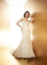 Load image into Gallery viewer, Matthew Christopher &#39;Monroe&#39; size 8 used wedding dress front view on model
