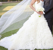 Load image into Gallery viewer, Vera Wang &#39;Eleanor&#39; size 2 used wedding dress side view on bride
