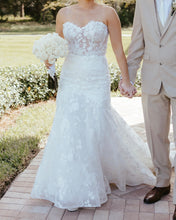 Load image into Gallery viewer, Casablanca &#39;Maren &#39; wedding dress size-06 PREOWNED
