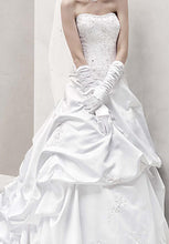 Load image into Gallery viewer, Oleg Cassini &#39;CT291&#39; - Oleg Cassini - Nearly Newlywed Bridal Boutique - 3
