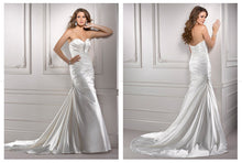 Load image into Gallery viewer, Maggie Sottero &#39;Deidre&#39; - Maggie Sottero - Nearly Newlywed Bridal Boutique - 4
