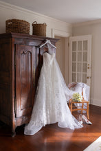 Load image into Gallery viewer, Monique Lhuillier &#39;Lakely&#39; wedding dress size-06 PREOWNED
