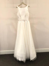 Load image into Gallery viewer, Peter Langner &#39;Faith Dress&#39; wedding dress size-10 NEW
