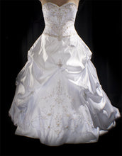 Load image into Gallery viewer, Maggie Sottero &#39;Mona Lisa&#39; - Maggie Sottero - Nearly Newlywed Bridal Boutique - 5
