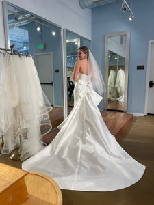 Suzanne Neville 'Joy' wedding dress size-08 SAMPLE