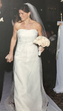 Load image into Gallery viewer, Vera Wang Strapless
