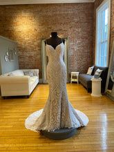 Load image into Gallery viewer, Casablanca &#39;Keaton Style 2396&#39; wedding dress size-06 NEW
