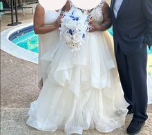Load image into Gallery viewer, Justin Alexander &#39;Carissa&#39; wedding dress size-16 PREOWNED
