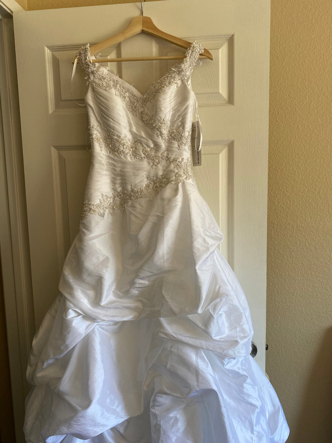 Demetrios '4230' wedding dress size-02 NEW