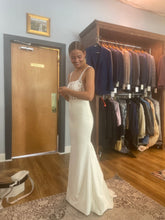 Load image into Gallery viewer, Made With Love &#39;Jack&#39; wedding dress size-08 PREOWNED
