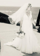 Load image into Gallery viewer, Vera Wang White &#39;Tulle&#39; size 12 used wedding dress front view on bride
