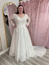 Load image into Gallery viewer, Allure Bridals &#39;10-1062&#39; wedding dress size-16 NEW
