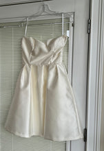 Load image into Gallery viewer, Coren Moore &#39;Tea length reception gown&#39; wedding dress size-04 NEW
