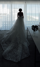 Load image into Gallery viewer, Reem Acra &#39;Heartbeat&#39; wedding dress size-04 PREOWNED
