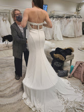 Load image into Gallery viewer, Enzoani &#39;Bijou&#39; wedding dress size-06 NEW
