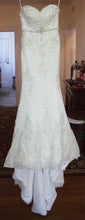 Load image into Gallery viewer, Watters &#39;Elegant and Romantic&#39; - Watters - Nearly Newlywed Bridal Boutique - 4
