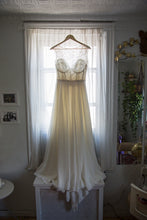 Load image into Gallery viewer, Sarah Seven &#39;Mademoiselle&#39; - Sarah Seven - Nearly Newlywed Bridal Boutique - 4
