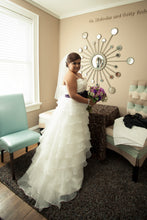 Load image into Gallery viewer, David&#39;s Bridal &#39;Classic strapless&#39; wedding dress size-14 PREOWNED
