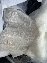 Load image into Gallery viewer, Stella York &#39;7646&#39; wedding dress size-12 NEW
