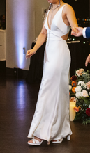 Load image into Gallery viewer, Watters &#39;Watters Collins Plunge&#39; wedding dress size-02 PREOWNED
