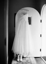 Load image into Gallery viewer, Vera Wang Silk Strapless Wedding Dress - Vera Wang - Nearly Newlywed Bridal Boutique - 5
