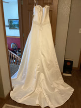 Load image into Gallery viewer, Pronovias &#39;Alisha MFL Raso Real&#39; wedding dress size-14 NEW
