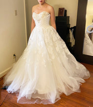 Load image into Gallery viewer, Casablanca &#39;15A-050&#39; wedding dress size-04 NEW
