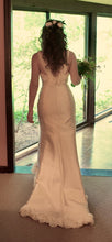 Load image into Gallery viewer, Eugenia &#39;N/A&#39; wedding dress size-04 PREOWNED
