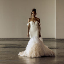 Load image into Gallery viewer, Kelly Faetanini &#39;Joan&#39; wedding dress size-02 PREOWNED
