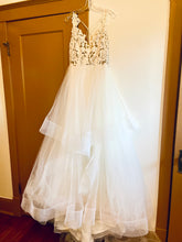 Load image into Gallery viewer, Hayley Paige &#39;BLush&#39; wedding dress size-06 NEW
