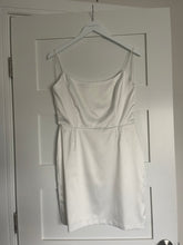 Load image into Gallery viewer, Sarah Seven &#39;Edie &#39; wedding dress size-06 NEW
