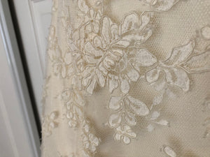 Vera Wang 'Ivory Strapless' size 12 used wedding dress close up of fabric