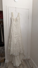 Load image into Gallery viewer, Casablanca &#39;N/A&#39; wedding dress size-08 PREOWNED
