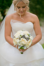 Load image into Gallery viewer, Vera Wang &#39;Katherine&#39; size 8 used wedding dress front view close up on bride

