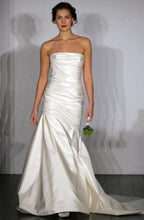 Load image into Gallery viewer, Amsale &#39;Mischka&#39; size 4 used wedding dress front view on model
