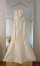 Load image into Gallery viewer, Amsale &#39;Hampton&#39; Strapless - Amsale - Nearly Newlywed Bridal Boutique - 9

