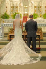 Load image into Gallery viewer, Martina Liana &#39;744&#39; size 4 used wedding dress back view on bride
