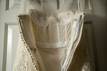 Load image into Gallery viewer, Oscar de la Renta &#39;44N44&#39; - Oscar de la Renta - Nearly Newlywed Bridal Boutique - 1
