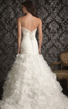 Load image into Gallery viewer, Allure Bridals &#39;9012&#39; - Allure Bridals - Nearly Newlywed Bridal Boutique - 2
