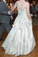 Load image into Gallery viewer, Kelly Faetanini &#39;Dupre&#39; - Kelly Faetanini - Nearly Newlywed Bridal Boutique - 2

