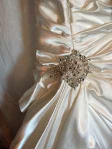 Sottero and Midgley 'Adorae' size 12 used wedding dress front view close up of pin