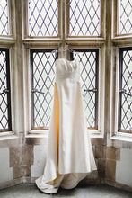Load image into Gallery viewer, Paloma Blanca &#39;3860&#39; size 4 used wedding dress front view on hanger
