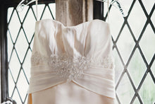 Load image into Gallery viewer, Paloma Blanca &#39;3860&#39; size 4 used wedding dress front view close up on hanger
