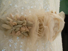 Load image into Gallery viewer, Sleeveless Vera Wang Embellished Wedding Dress - Vera Wang - Nearly Newlywed Bridal Boutique - 3
