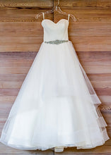 Load image into Gallery viewer, Hayley Paige &#39;Blush 1504&#39; - Hayley Paige - Nearly Newlywed Bridal Boutique - 5
