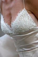 Load image into Gallery viewer, Amsale &#39;Anen&#39; - Amsale - Nearly Newlywed Bridal Boutique - 2
