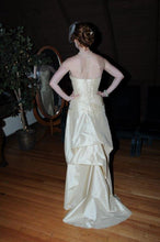 Load image into Gallery viewer, Cymbeline Paris &#39;E Tracy&#39; - Cymbeline Paris - Nearly Newlywed Bridal Boutique - 5
