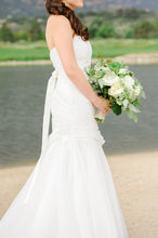 Load image into Gallery viewer, Monique Lhuillier &#39;BL1314&#39; - Monique Lhuillier - Nearly Newlywed Bridal Boutique - 1
