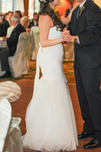 Load image into Gallery viewer, Monique Lhuillier &#39;BL1314&#39; - Monique Lhuillier - Nearly Newlywed Bridal Boutique - 4
