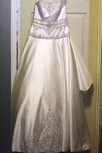 Load image into Gallery viewer, Oleg Cassini &#39;Strapless&#39; - Oleg Cassini - Nearly Newlywed Bridal Boutique - 2
